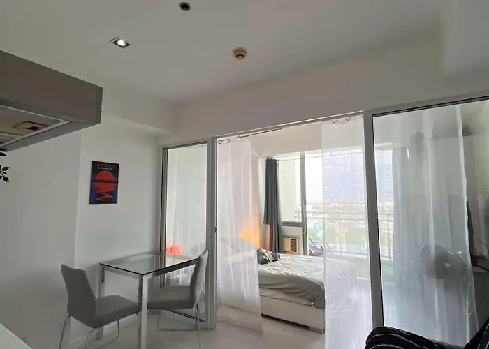 Hostel Pineapple Heads Staycation By Azure Urban And Residences Manila