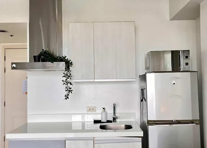 Hostel Pineapple Heads Staycation By Azure Urban And Residences Manila